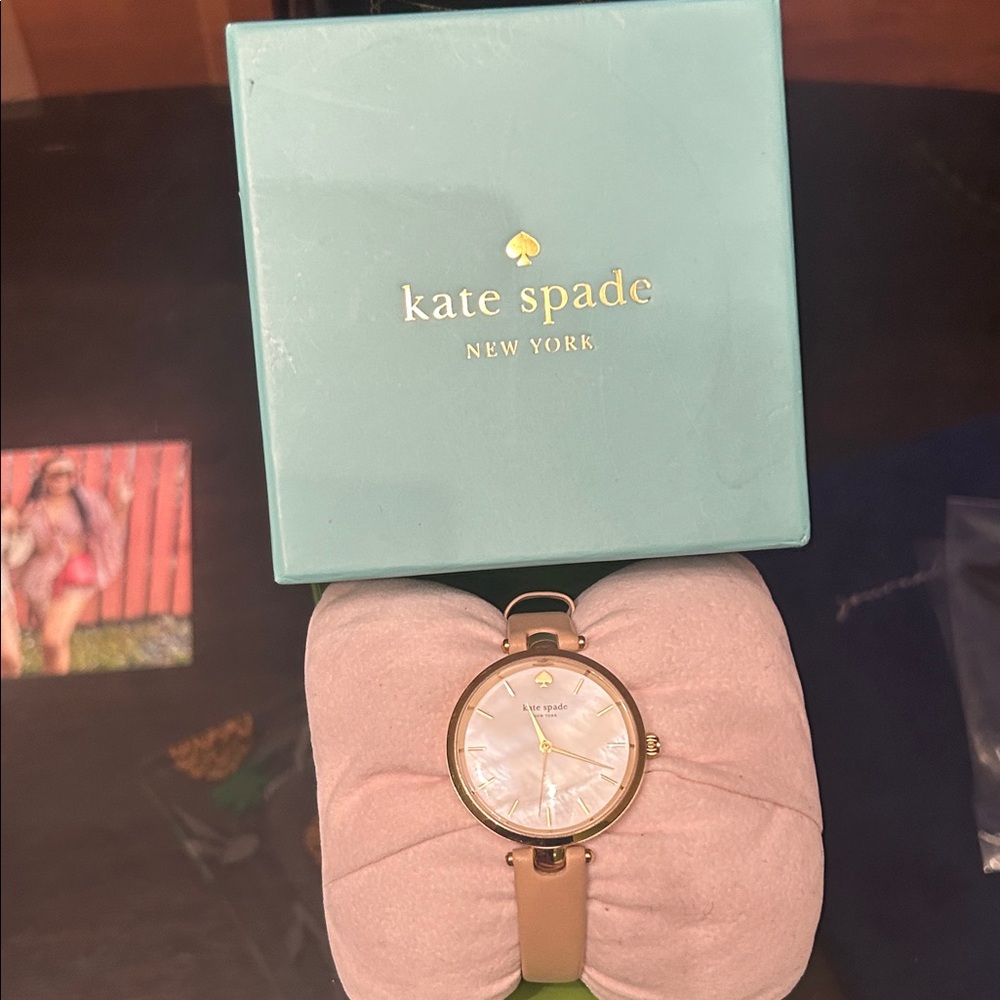 kate spade gold-tone watch with beige strap and mother-of-pearl dial - Picture 5 of 6